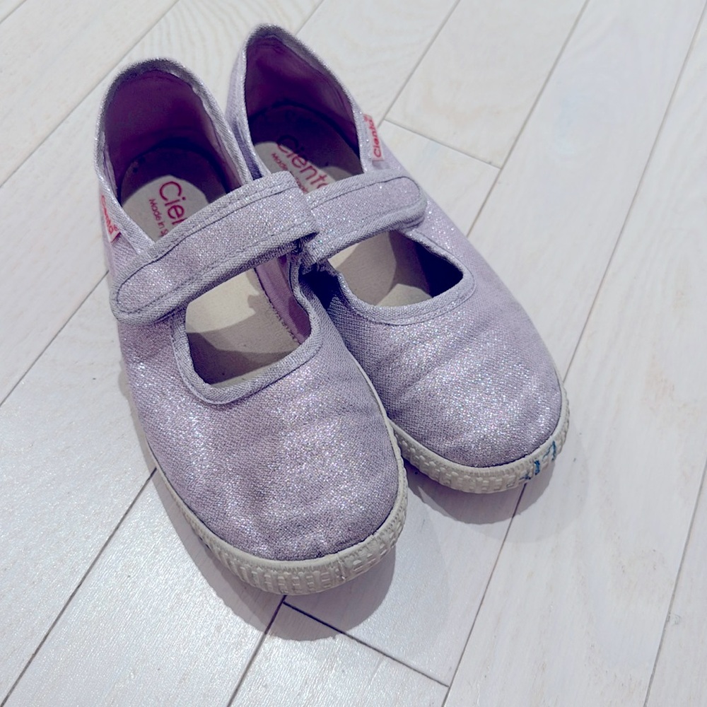 Gently worn Cienta Mary Janes in Sparkling Lilac (Size EU 33)